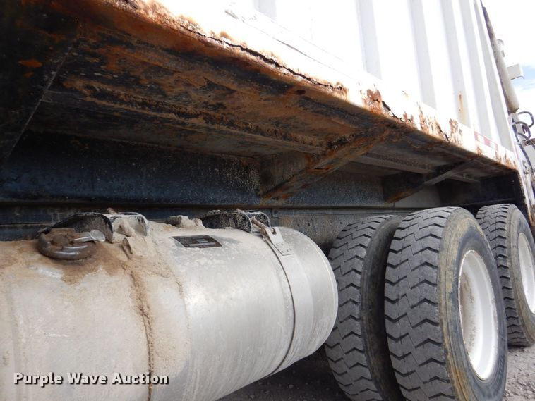 image for item MJ9841 2003 Peterbilt 320  refuse truck