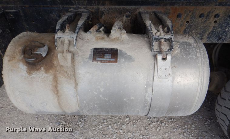 image for item MJ9841 2003 Peterbilt 320  refuse truck