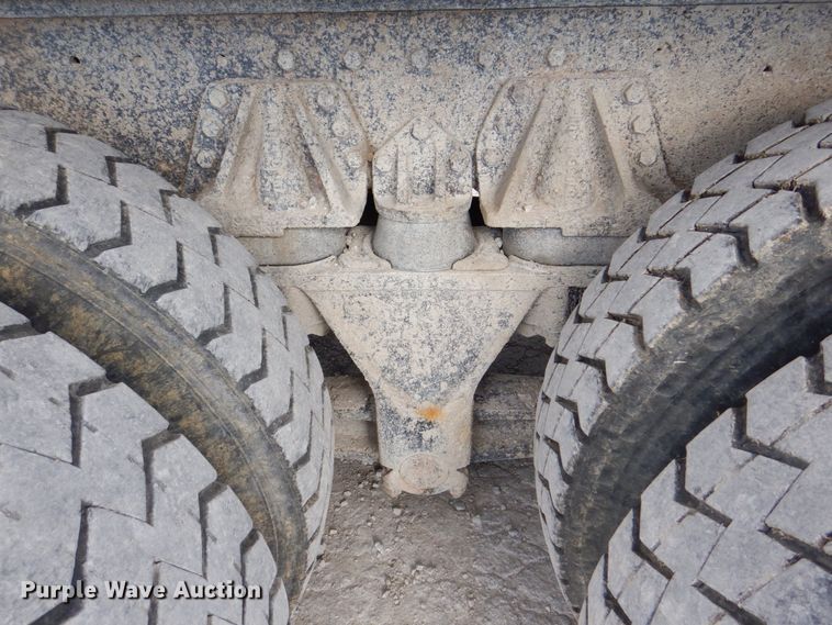 image for item MJ9841 2003 Peterbilt 320  refuse truck