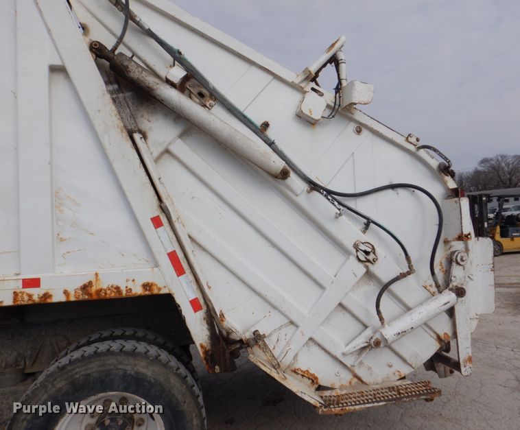 image for item MJ9841 2003 Peterbilt 320  refuse truck