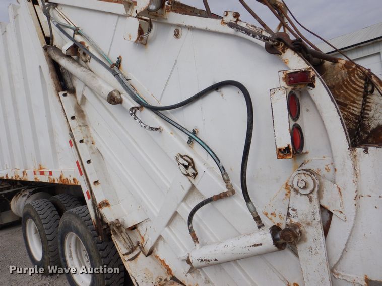 image for item MJ9841 2003 Peterbilt 320  refuse truck