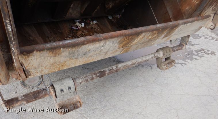 image for item MJ9841 2003 Peterbilt 320  refuse truck