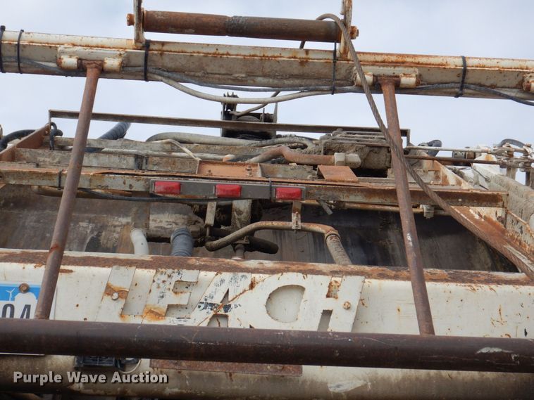 image for item MJ9841 2003 Peterbilt 320  refuse truck