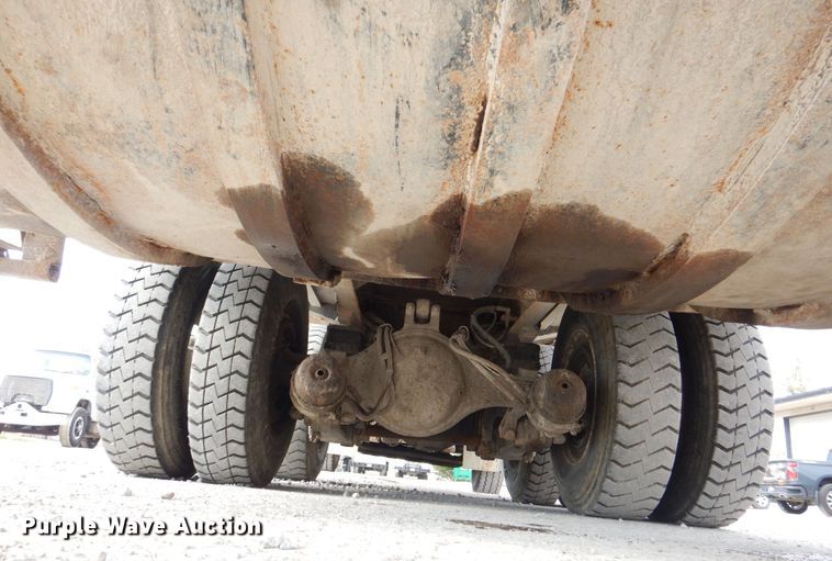 image for item MJ9841 2003 Peterbilt 320  refuse truck