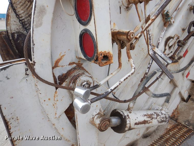 image for item MJ9841 2003 Peterbilt 320  refuse truck