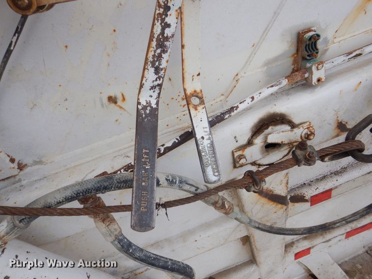 image for item MJ9841 2003 Peterbilt 320  refuse truck