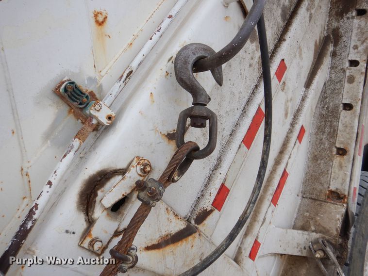 image for item MJ9841 2003 Peterbilt 320  refuse truck