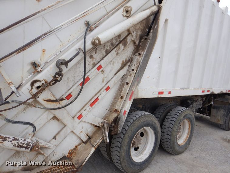 image for item MJ9841 2003 Peterbilt 320  refuse truck