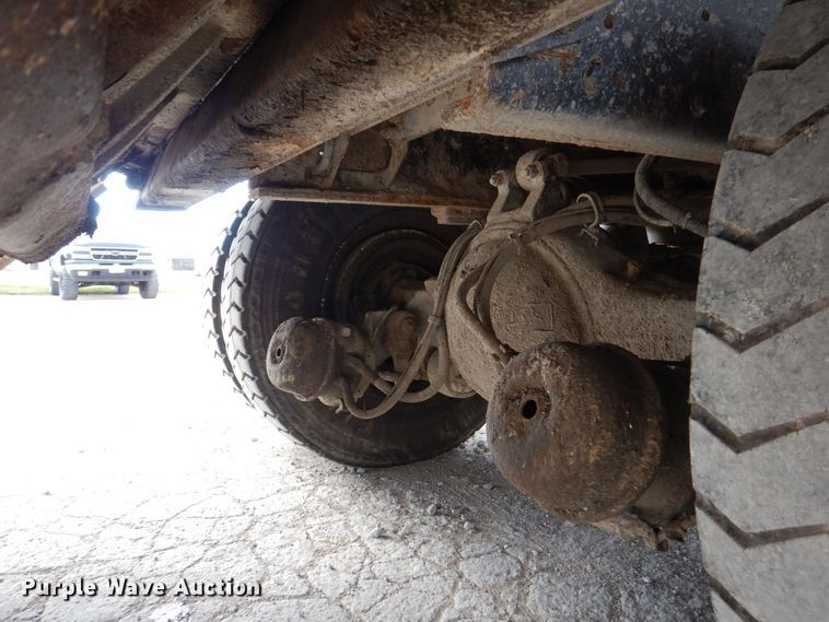 image for item MJ9841 2003 Peterbilt 320  refuse truck