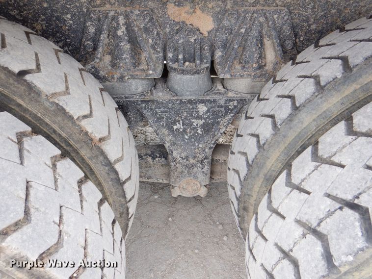 image for item MJ9841 2003 Peterbilt 320  refuse truck