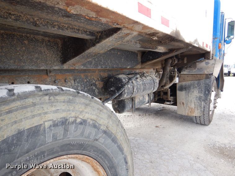 image for item MJ9841 2003 Peterbilt 320  refuse truck