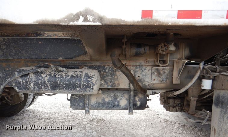 image for item MJ9841 2003 Peterbilt 320  refuse truck