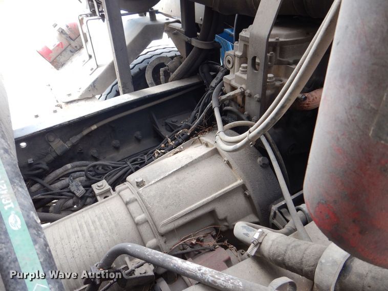 image for item MJ9841 2003 Peterbilt 320  refuse truck