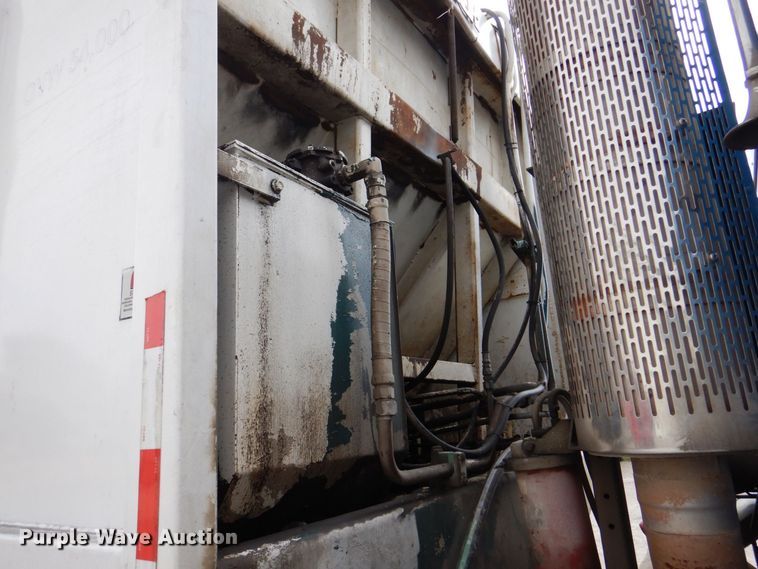 image for item MJ9841 2003 Peterbilt 320  refuse truck