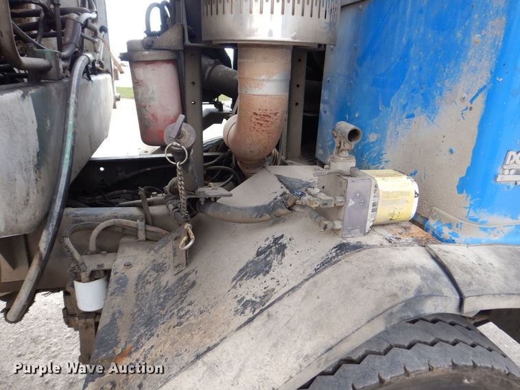 image for item MJ9841 2003 Peterbilt 320  refuse truck