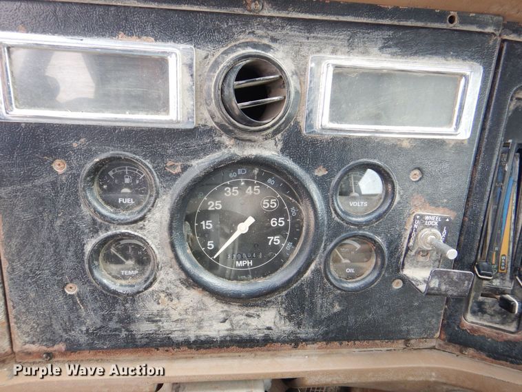 image for item MJ9842 1996 Ford L8000  hook lift truck