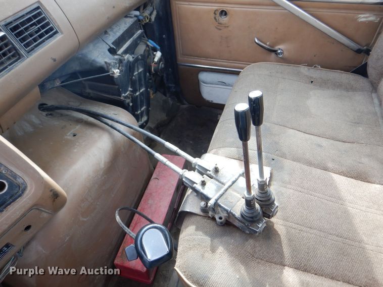 image for item MJ9842 1996 Ford L8000  hook lift truck