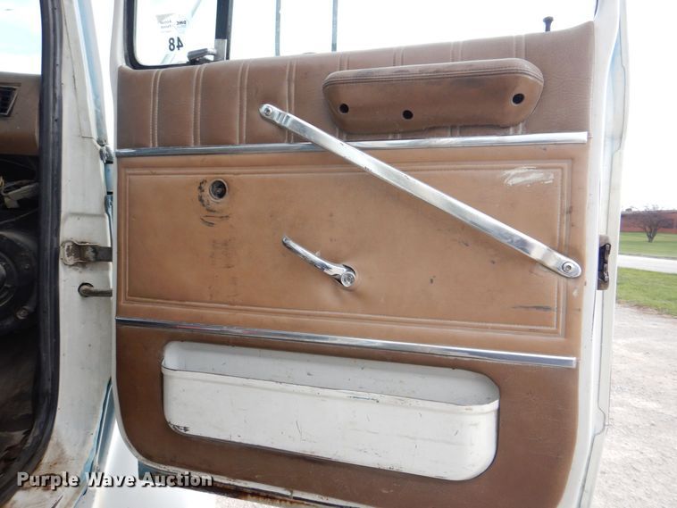 image for item MJ9842 1996 Ford L8000  hook lift truck