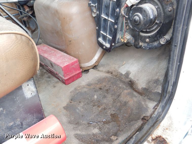 image for item MJ9842 1996 Ford L8000  hook lift truck