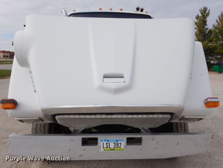 image for item MJ9842 1996 Ford L8000  hook lift truck