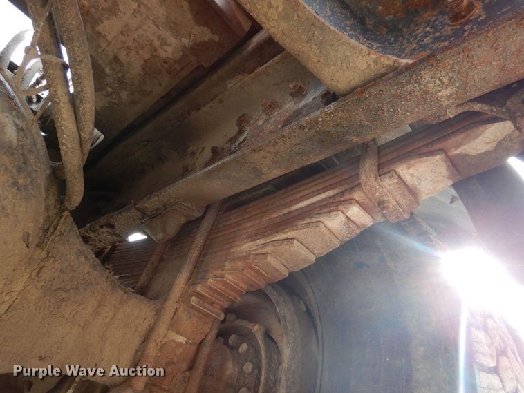 image for item MJ9842 1996 Ford L8000  hook lift truck