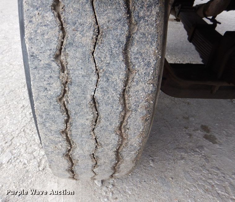 image for item MJ9842 1996 Ford L8000  hook lift truck