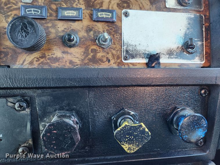 image for item MK9300 1984 Kenworth W900  semi truck