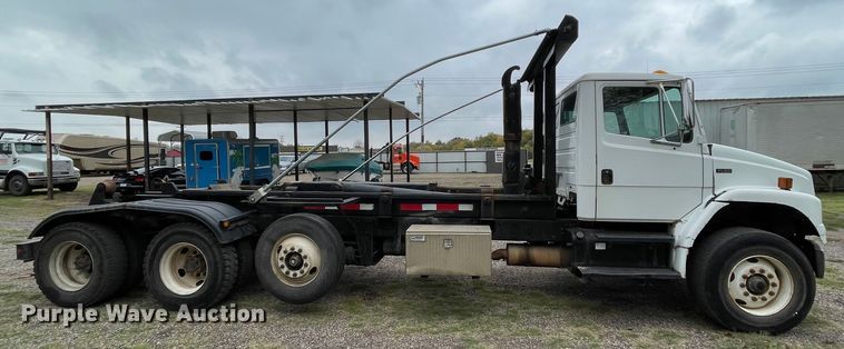 image for item MR9495 2003 Freightliner FL80  hook lift truck
