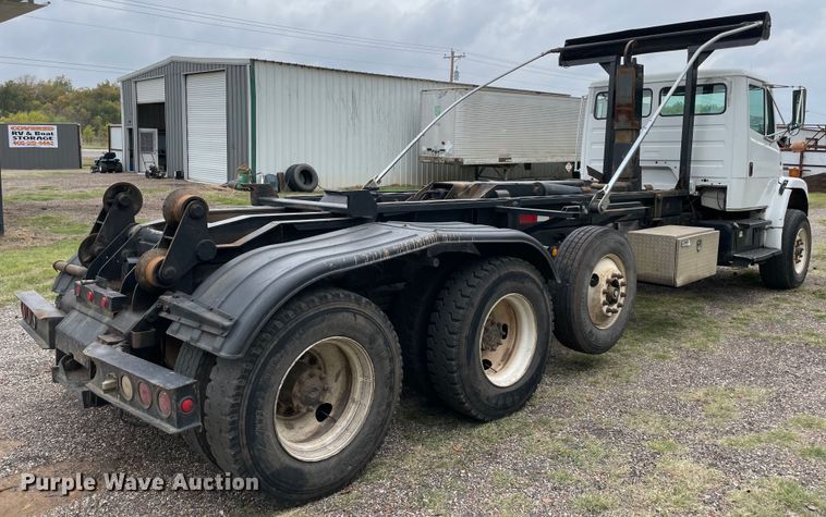 image for item MR9495 2003 Freightliner FL80  hook lift truck