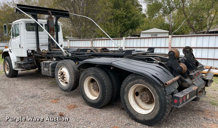 image for item MR9495 2003 Freightliner FL80  hook lift truck