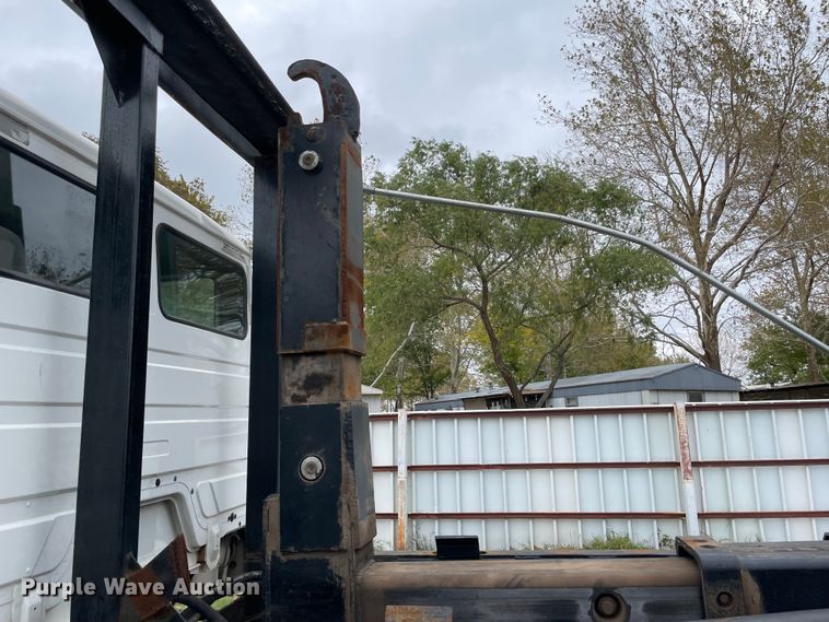 image for item MR9495 2003 Freightliner FL80  hook lift truck