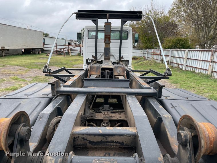 image for item MR9495 2003 Freightliner FL80  hook lift truck