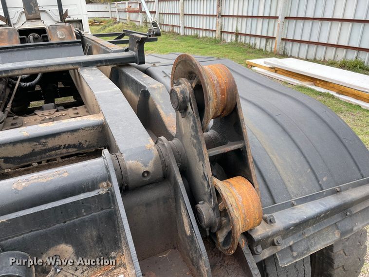 image for item MR9495 2003 Freightliner FL80  hook lift truck