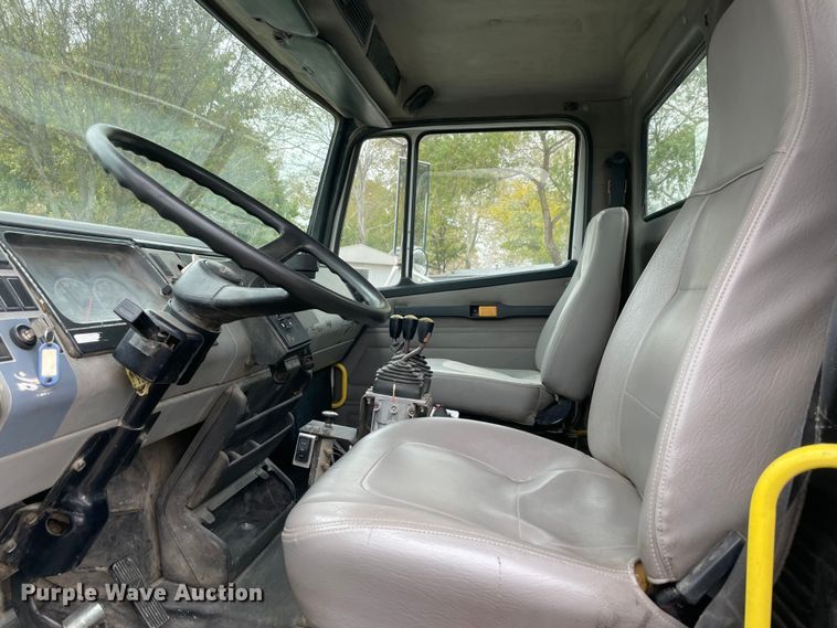 image for item MR9495 2003 Freightliner FL80  hook lift truck