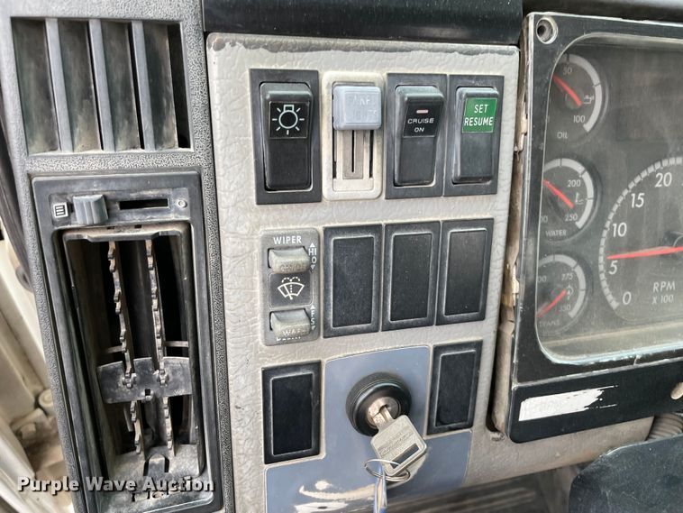 image for item MR9495 2003 Freightliner FL80  hook lift truck