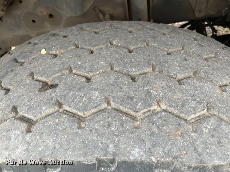 image for item MR9495 2003 Freightliner FL80  hook lift truck