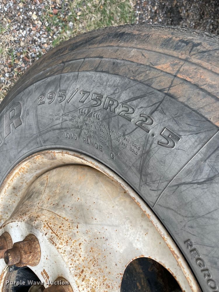 image for item MR9495 2003 Freightliner FL80  hook lift truck