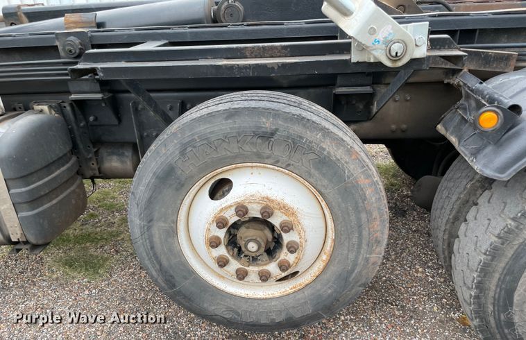 image for item MR9495 2003 Freightliner FL80  hook lift truck