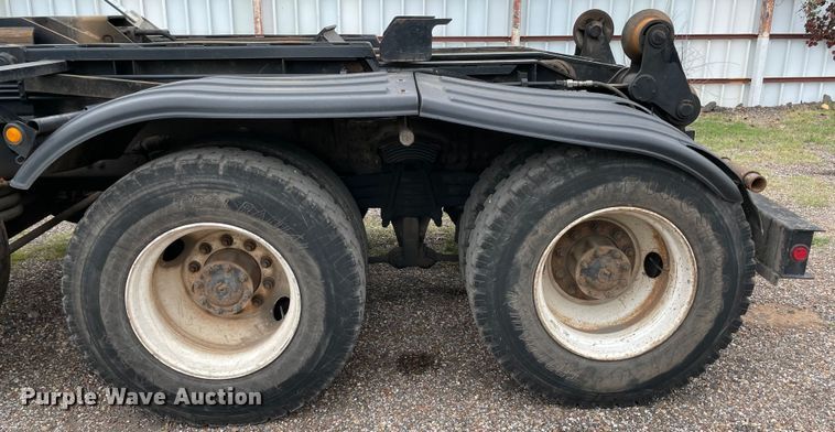 image for item MR9495 2003 Freightliner FL80  hook lift truck