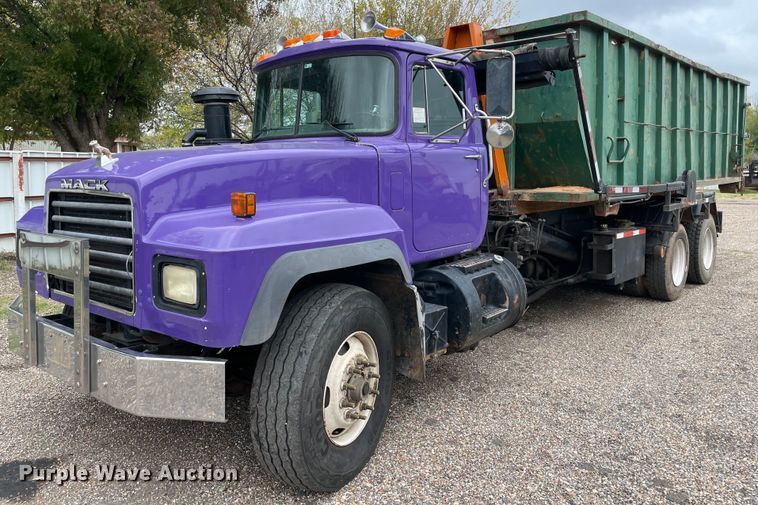 image for item MR9496 2003 Mack RD688S  roll-off container truck