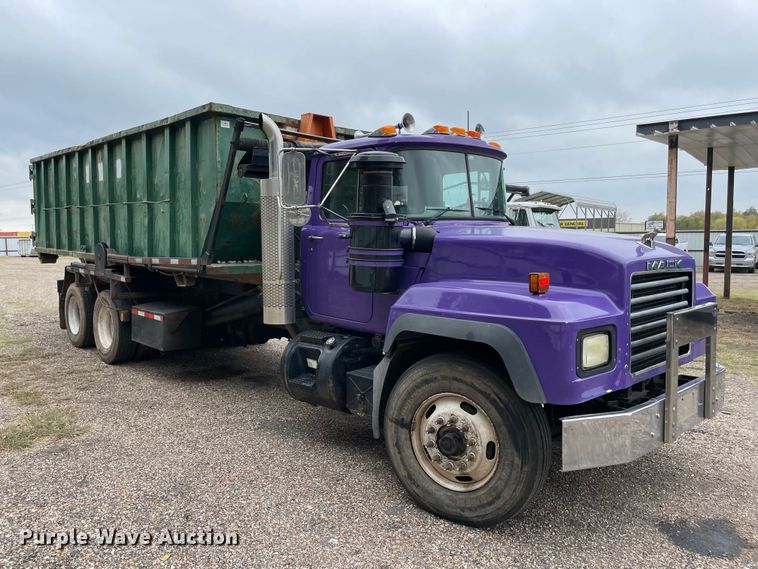 image for item MR9496 2003 Mack RD688S  roll-off container truck