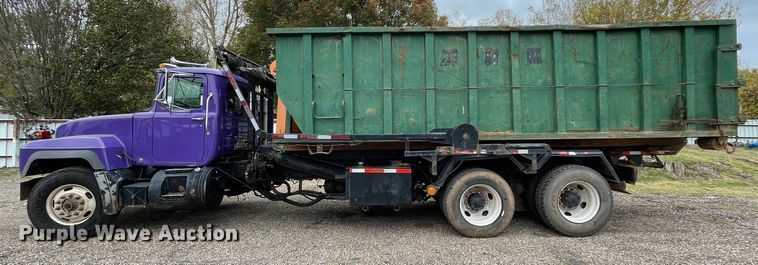 image for item MR9496 2003 Mack RD688S  roll-off container truck