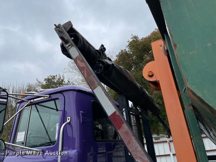 image for item MR9496 2003 Mack RD688S  roll-off container truck