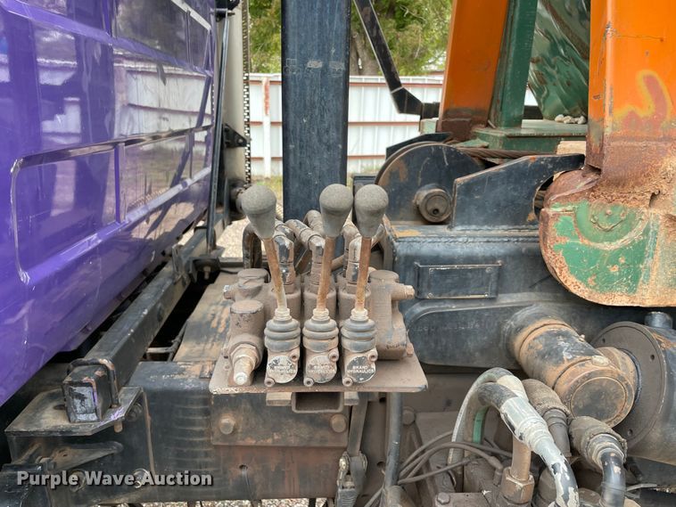 image for item MR9496 2003 Mack RD688S  roll-off container truck