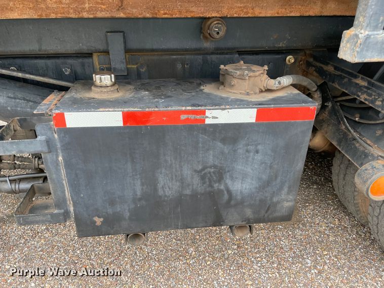 image for item MR9496 2003 Mack RD688S  roll-off container truck