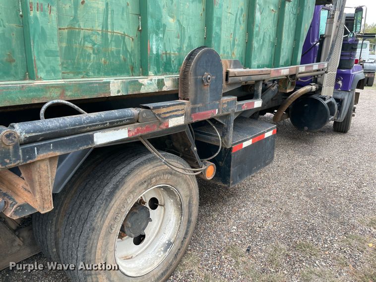 image for item MR9496 2003 Mack RD688S  roll-off container truck