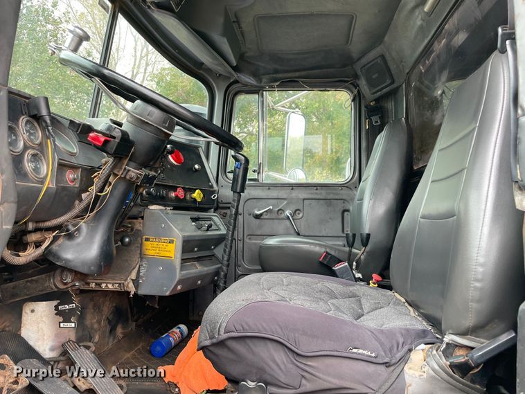 image for item MR9496 2003 Mack RD688S  roll-off container truck