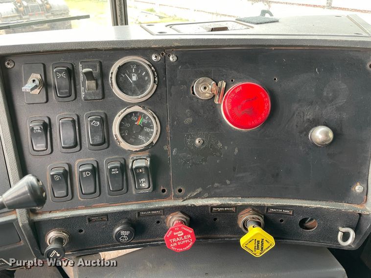 image for item MR9496 2003 Mack RD688S  roll-off container truck