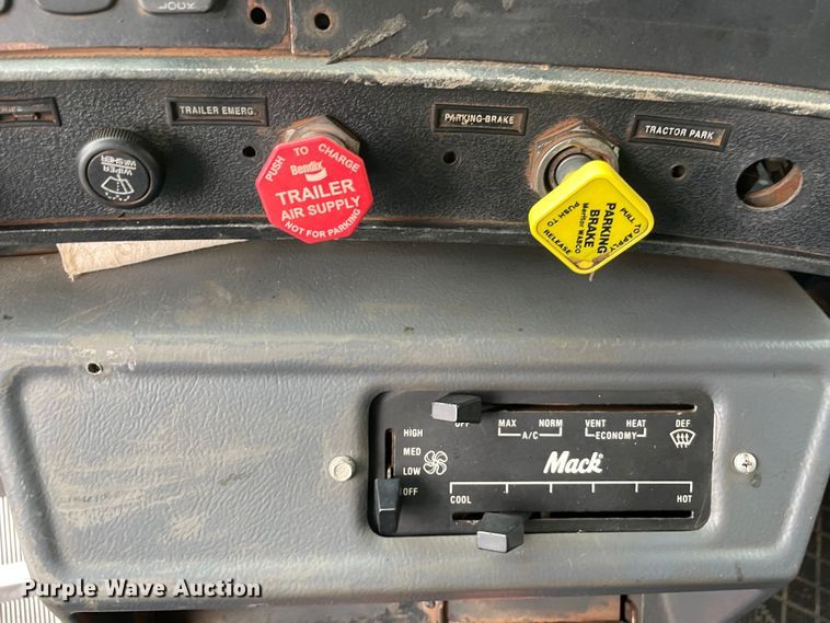 image for item MR9496 2003 Mack RD688S  roll-off container truck