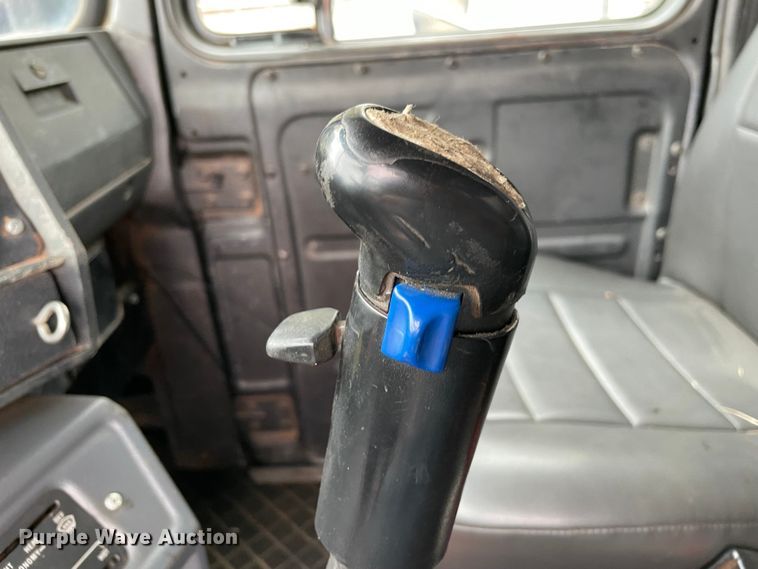 image for item MR9496 2003 Mack RD688S  roll-off container truck